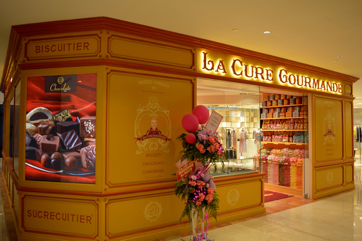 La Cure Gourmande Facade de commerce peinte, La Cure Gourmande